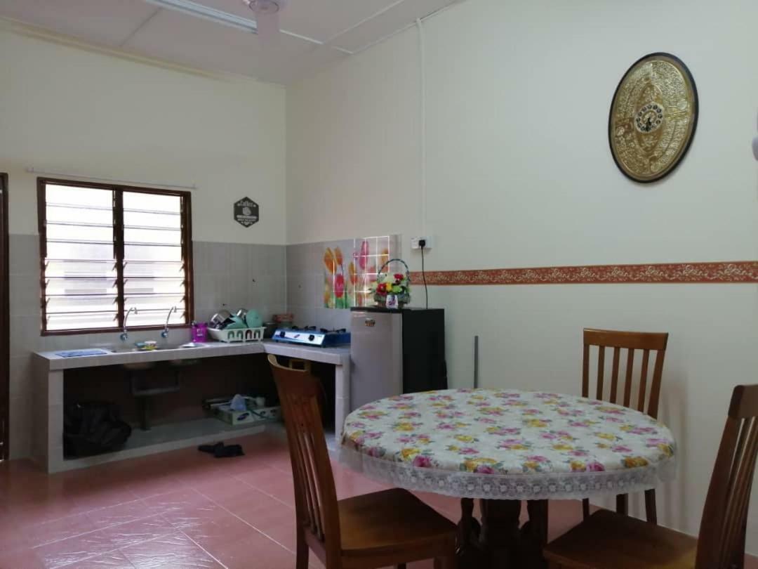 Homestay Ibu Pekan Luaran gambar