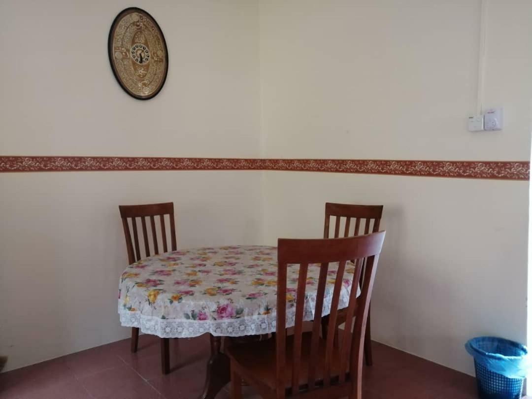 Homestay Ibu Pekan Luaran gambar